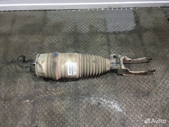 Амортизатор передний правый / Пневмостойка передня