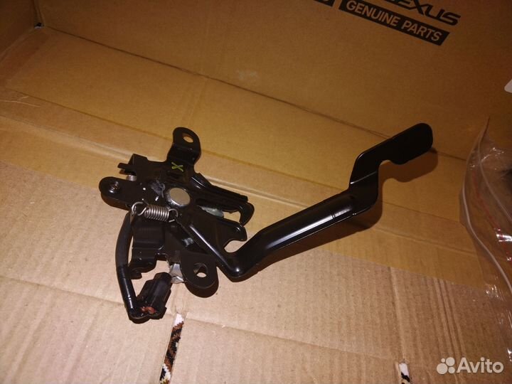 Замок капота Toyota RAV4 53510-42130