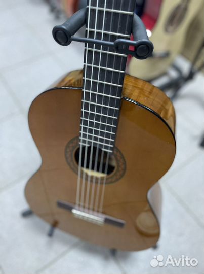 Классическая гитара Yamaha