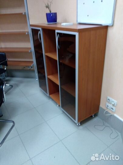 Офисный шкаф для аппаратуры и канцпринадлежностей