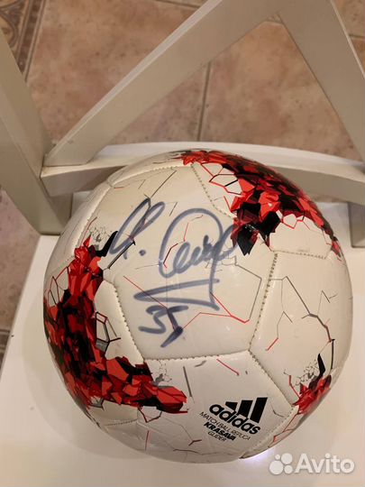 Футбольный мяч adidas