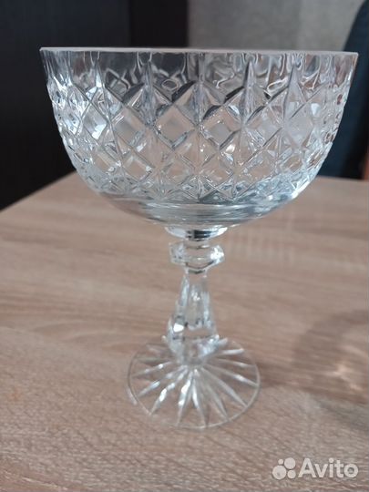 Ваза хрустальная на ножке