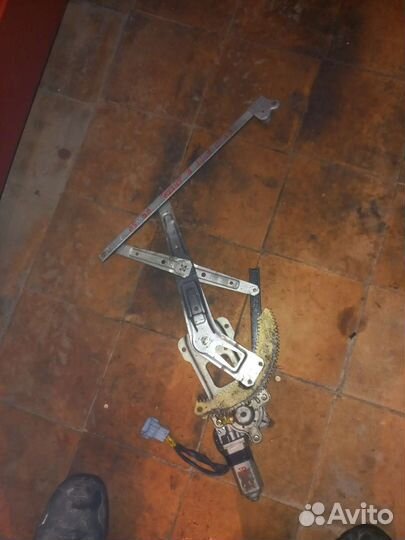 Стеклопадъемник ниссан скайлайн правый