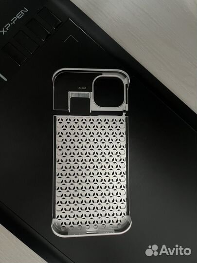 Чехол на iPhone 13 металлический