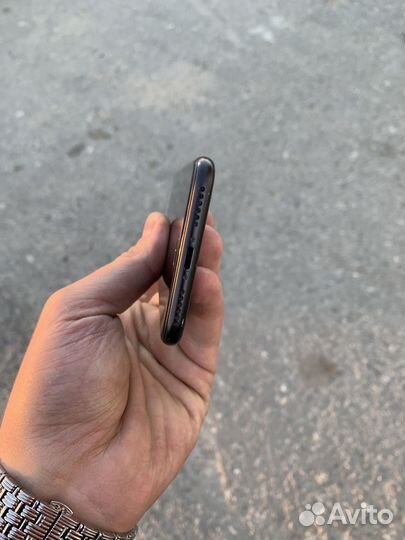 Телефон iPhone se 2020