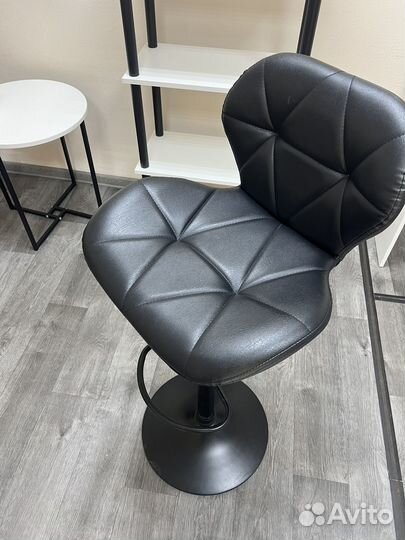 Барный стул для бровиста