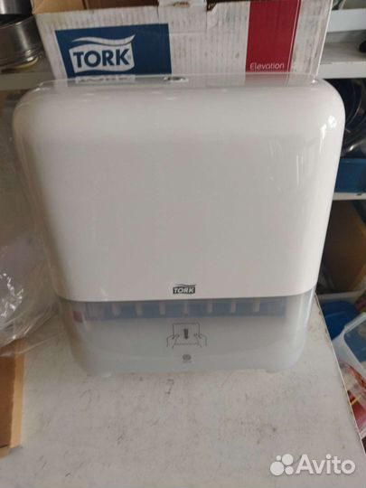 Новый Диспенсер tork Matic для полотенец 55 10 00