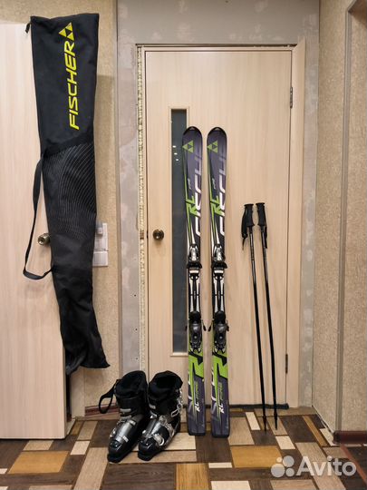 Горные лыжи и ботинки