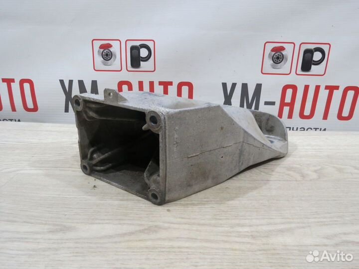 Кронштейн двигателя Volkswagen Touareg