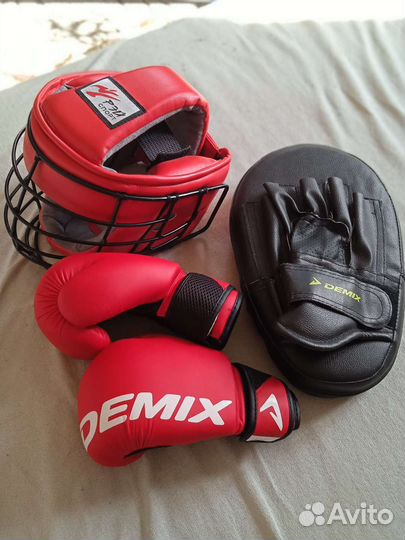 Шлем, лапа, перчатки для карате