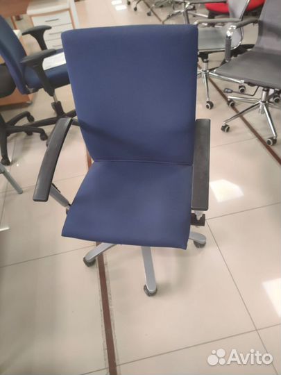 Компьютерное кресло руководителя