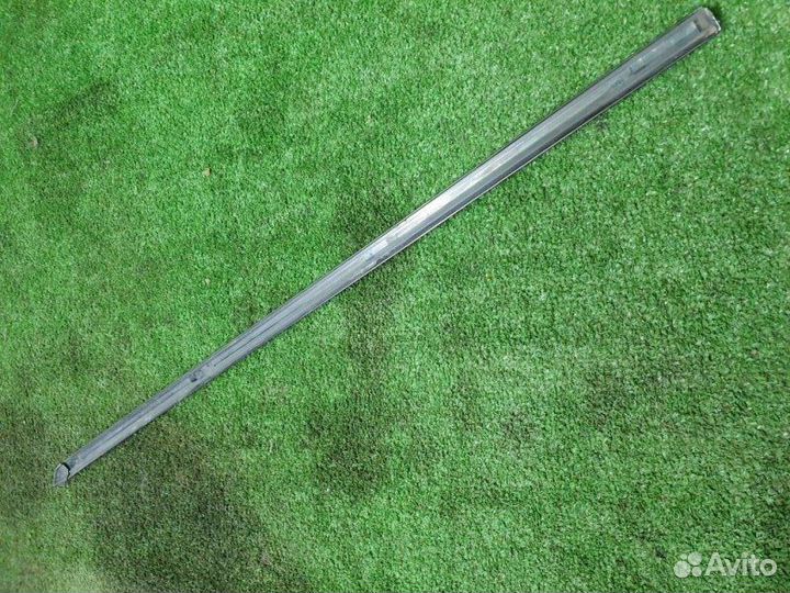 Молдинг стекла задний правый Mercedes-Benz E-Class