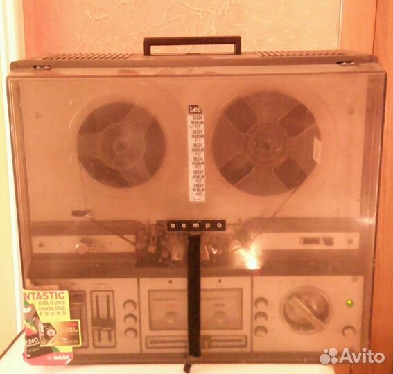 Магнитофон катушечный ретро
