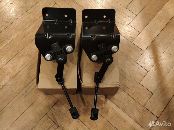 Датчик уровня подвески Lincoln Navigator 2