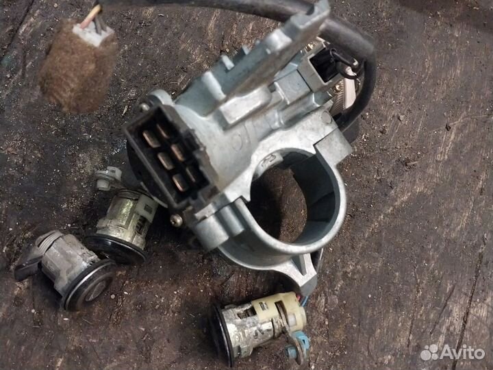 Замок зажигания с личинками Mitsubishi Pajero 2