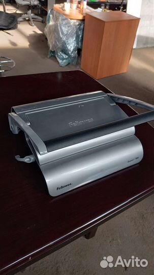 Механический брошюровщик Fellowes Quasar+500