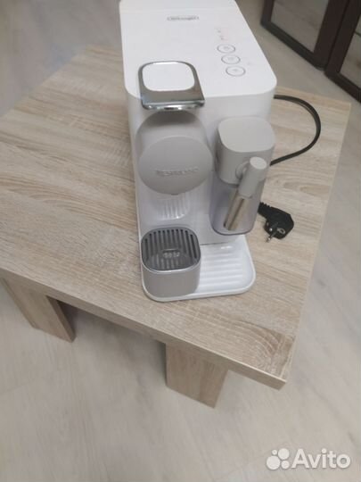 Капсульная кофемашина DeLonghi Lattissima