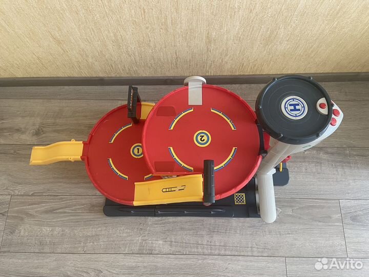 ELC Большой гараж,парковка с вертолетной площадкой