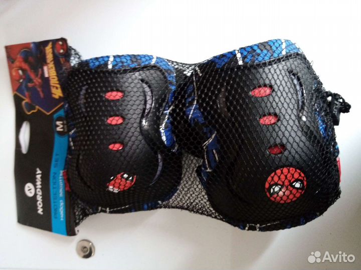 Хоккейные коньки,защита коленей и локтей,клюшка