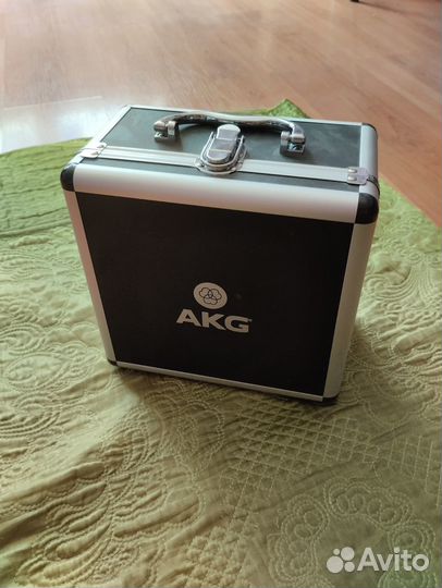 Микрофон AKG p220