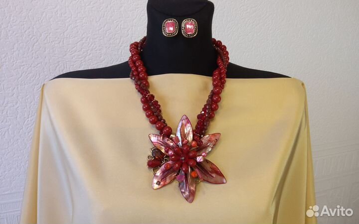 Комплект бижутерии серьги и колье