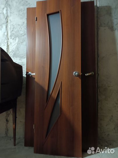 Двери межкомнатные б/у