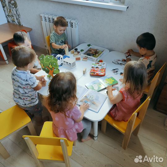 Воспитатель