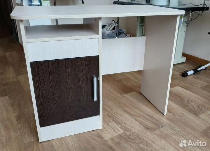 Письменный стол. С магазина новый