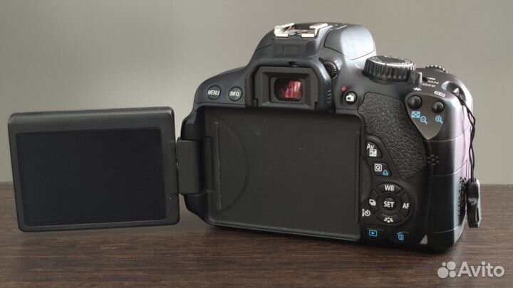 Зеркальный фотоаппарат Canon 650D