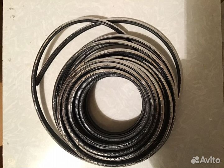 Дверь замки уплотнитель розетка выключат