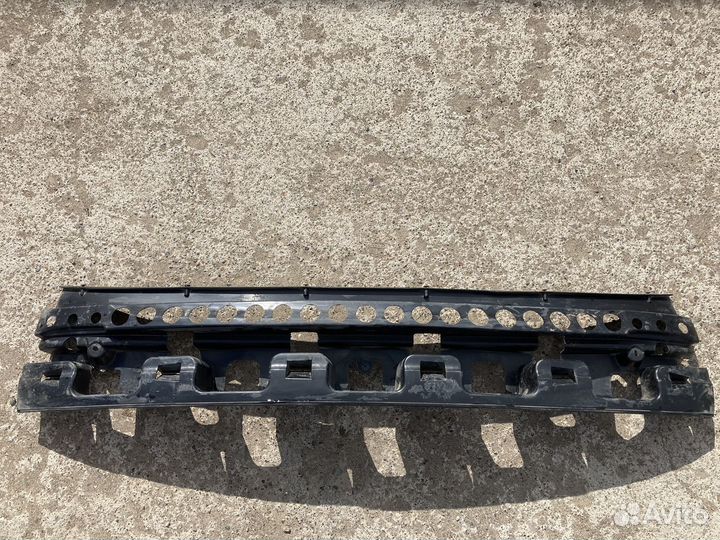 Задний усилитель бампера priora