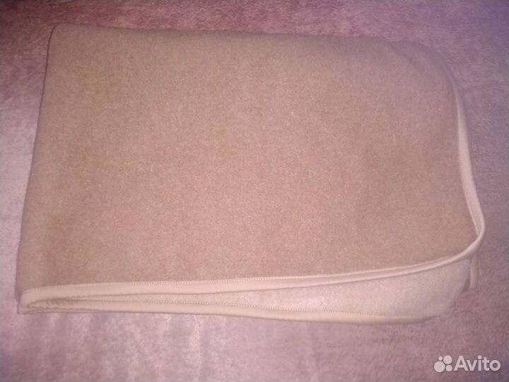 Шерстяное новое одеяло