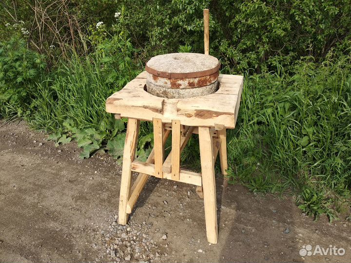 Жернова каменные, ручная мельница