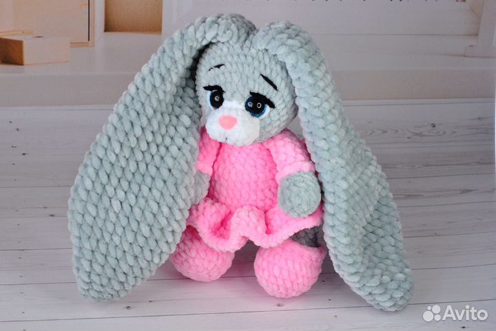 Зайка в розовом платье