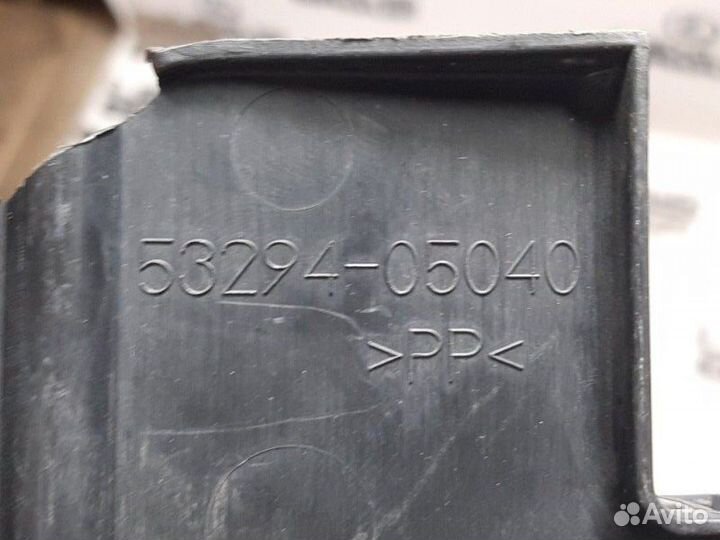 Дефлектор радиатора левый Toyota Avensis ADT250