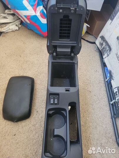 Подлокотник mitsubishi lancer 10