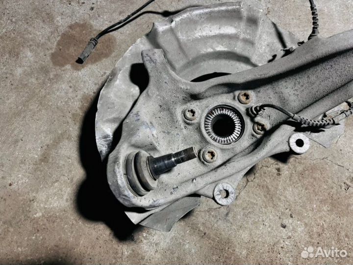 Кулак поворотный задний правый Bmw 7 F02 N63B44A