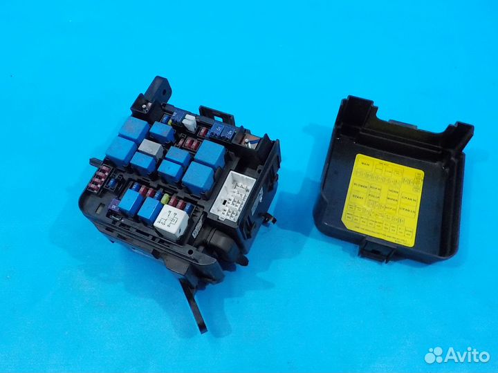 Блок предохранителей под капотом KIA Ceed (ED) 200