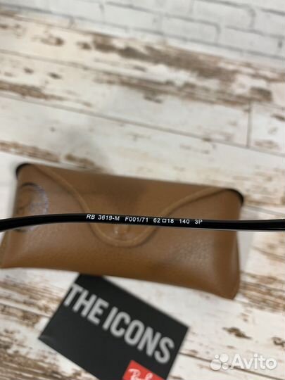 Солнцезащитные очки Ray Ban