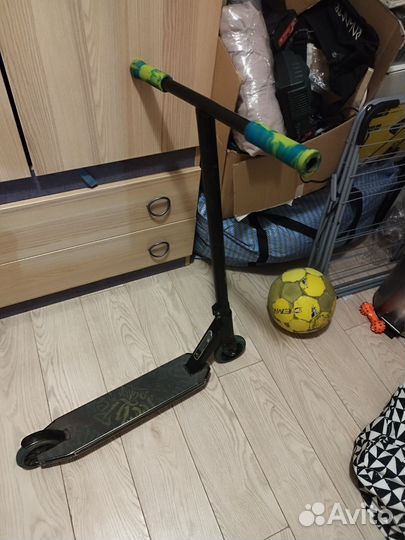 Трюковой самокат целиком