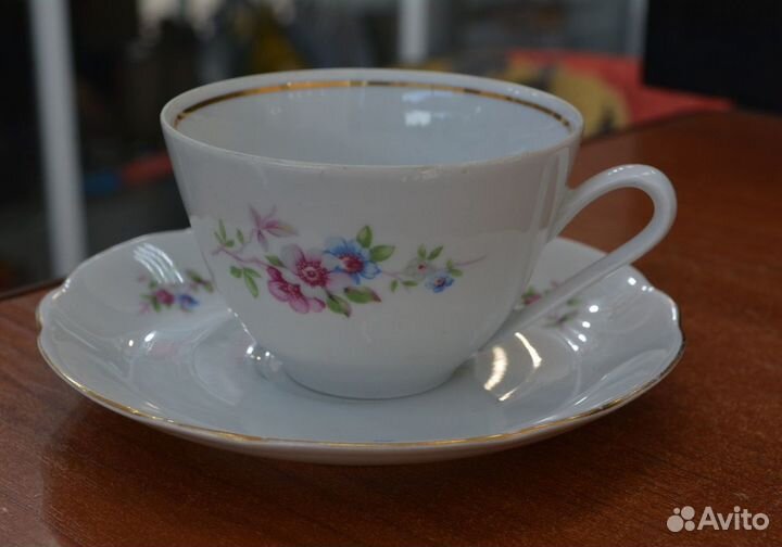 Фарфоровый чайный сервиз- ГДР (6 персон )