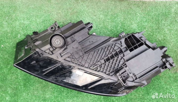 Фара правая матричная Audi Q7 4M