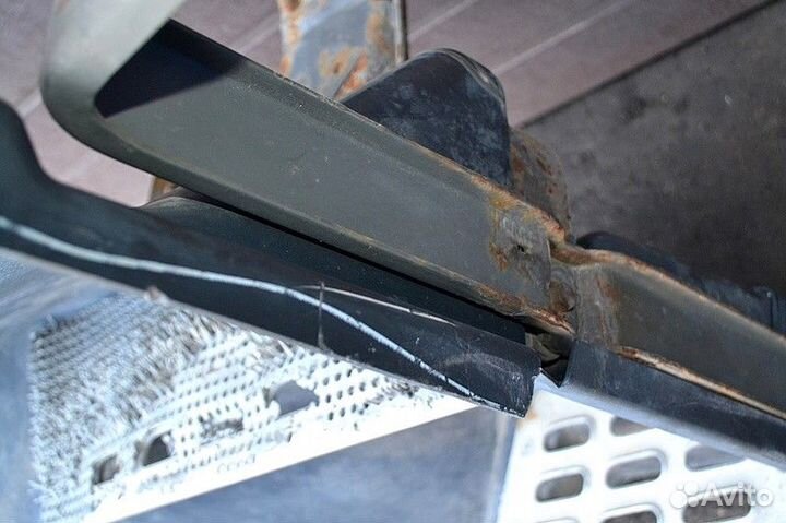 Корпус основной подножки, правый volvo FH12 2-seer