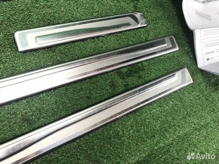 Накладка на порог (наружная) Mitsubishi Outlander