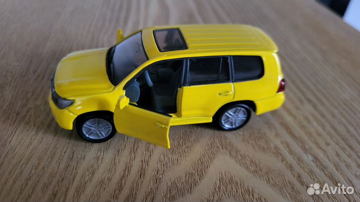 Модель авто siku 1:43 Toyota Land Cruiser