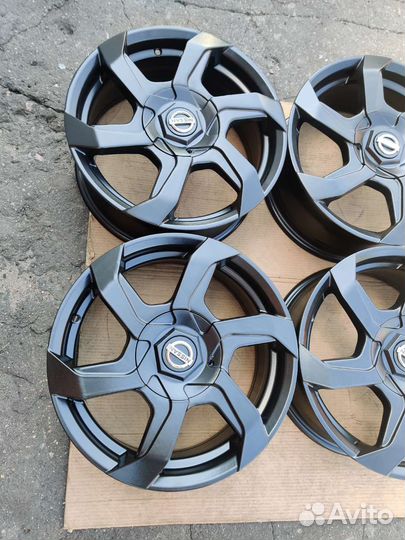 Литые диски с логотипом Ниссан