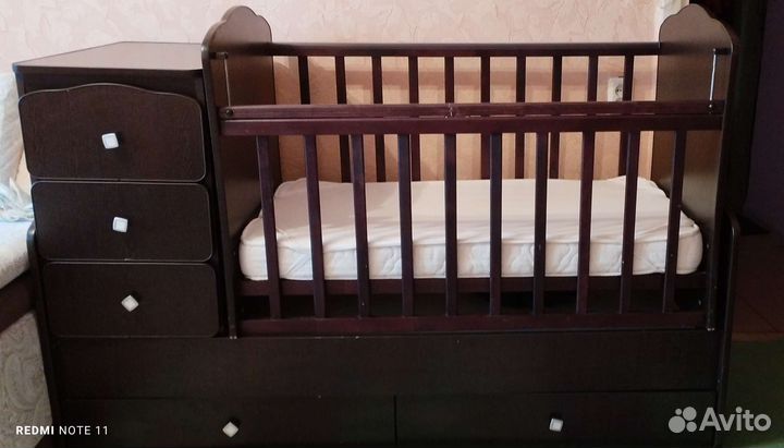 Детская кроватка с маятником и ящиком трансформер
