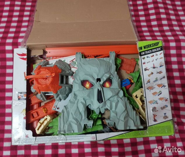 Гоночный трек Hot Wheels Track Builder Volcano