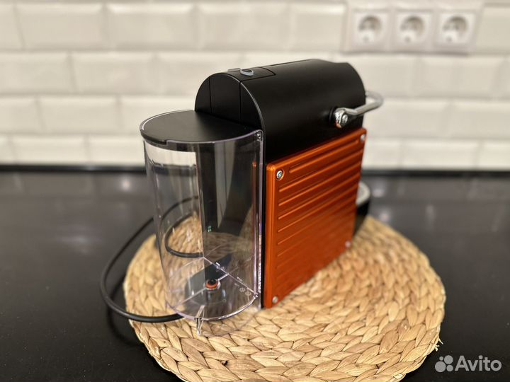 Капсульная кофемашина Nespresso Pixie C61 Red