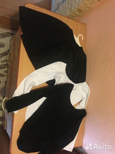 Гимнастический купальник и юбка